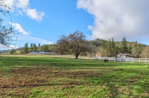 2918 W Griffin Creek Road Medford OR 97501