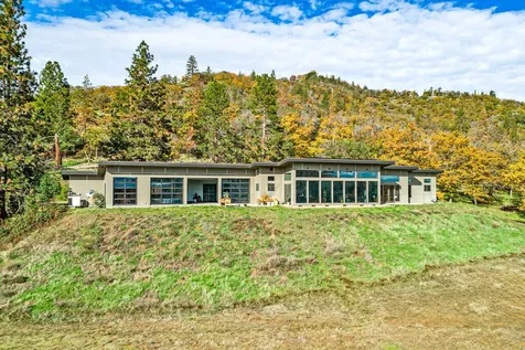 2918 W Griffin Creek Road Medford OR 97501