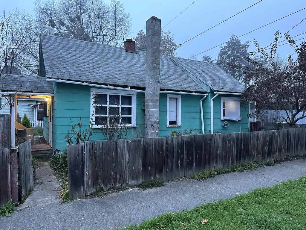 504 NW 2nd Street Grants Pass OR 97526