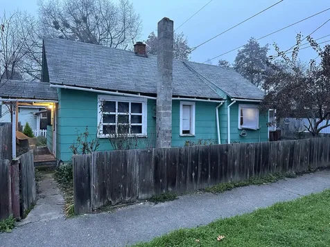 504 NW 2nd Street Grants Pass OR 97526