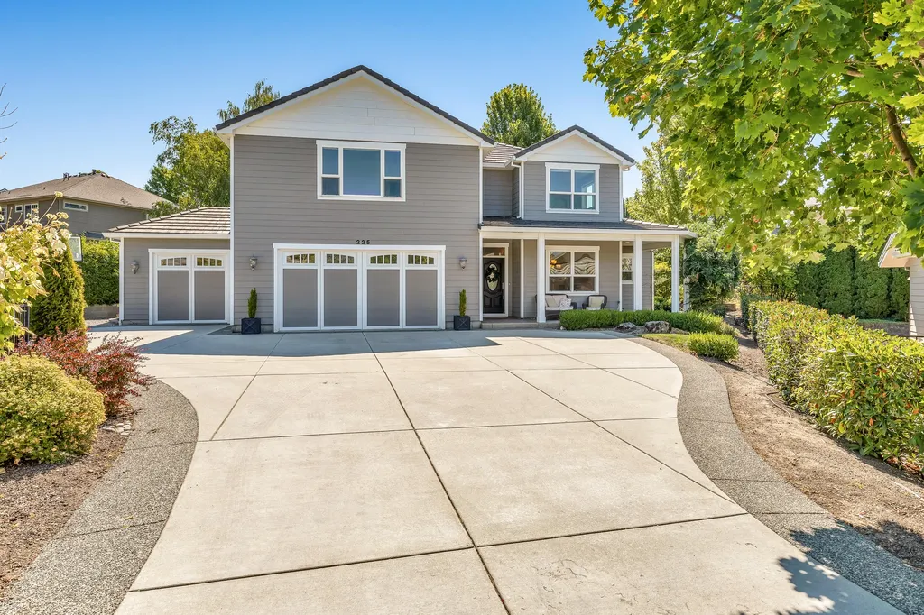225 Briarwood Lane Medford OR 97504