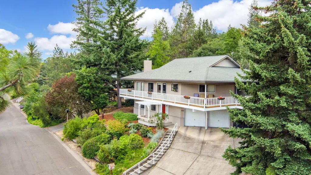 1768 Crestview Drive Ashland OR 97520