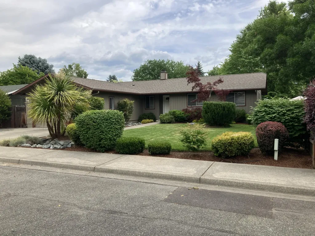 1213 SW Cottonwood Street Grants Pass OR 97526