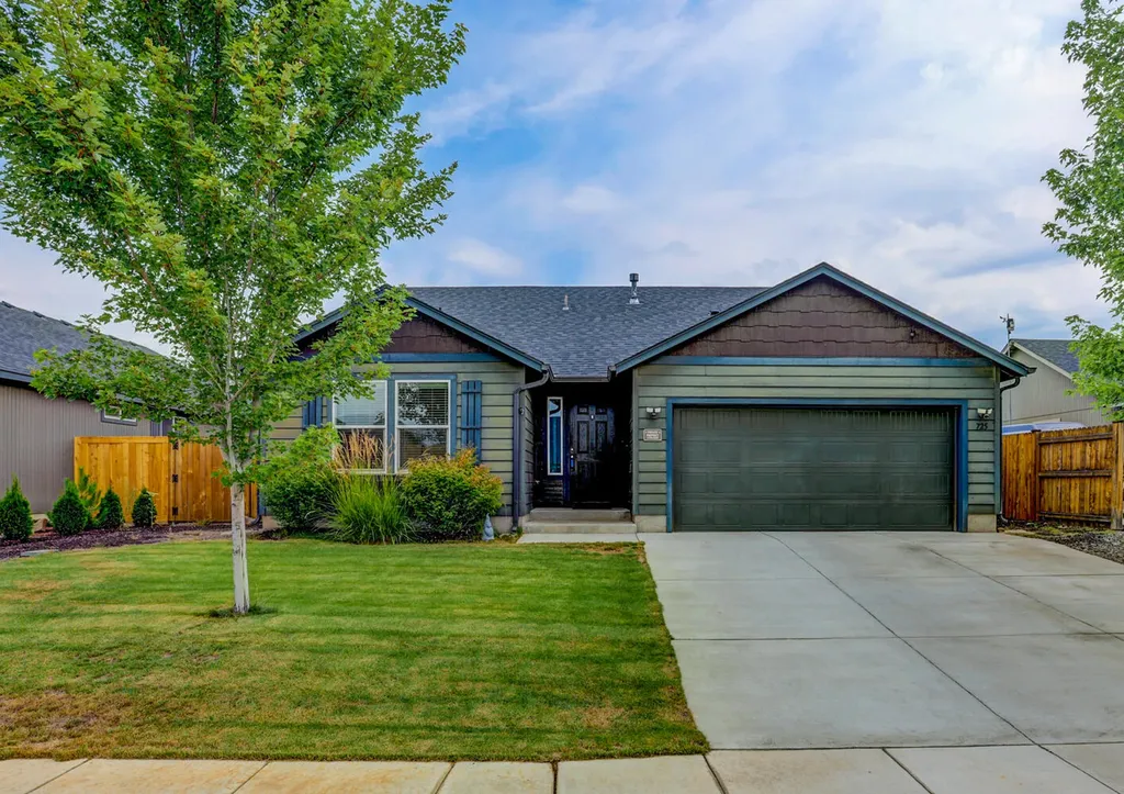 725 NE Redwood Avenue Redmond OR 97756