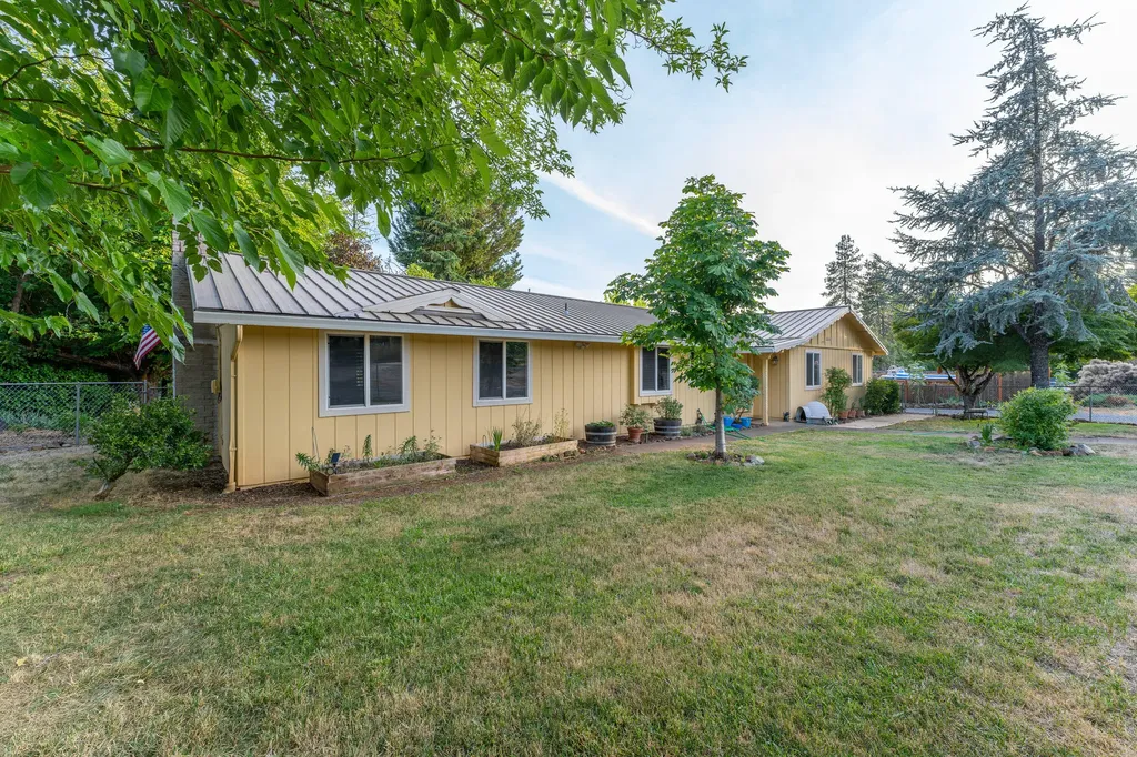 497 Lloyd Drive Grants Pass OR 97526