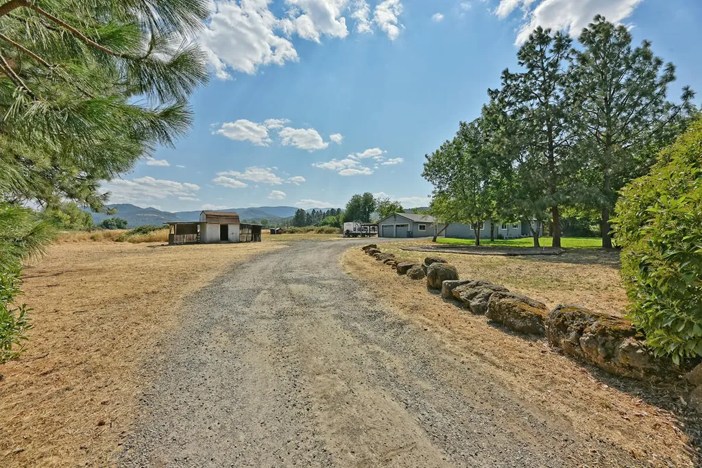 4375 Nellis Avenue Central Point OR 97502