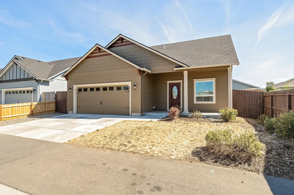 832 Nicholas Lee Drive Medford OR 97501