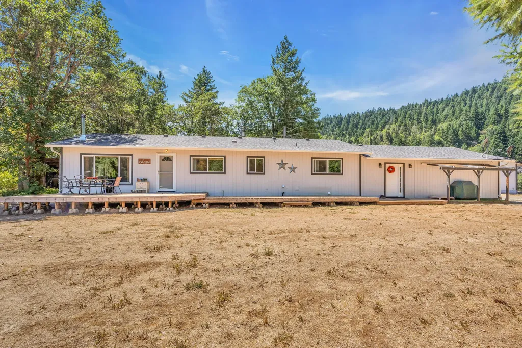 304 Thompson Creek Road Selma OR 97538