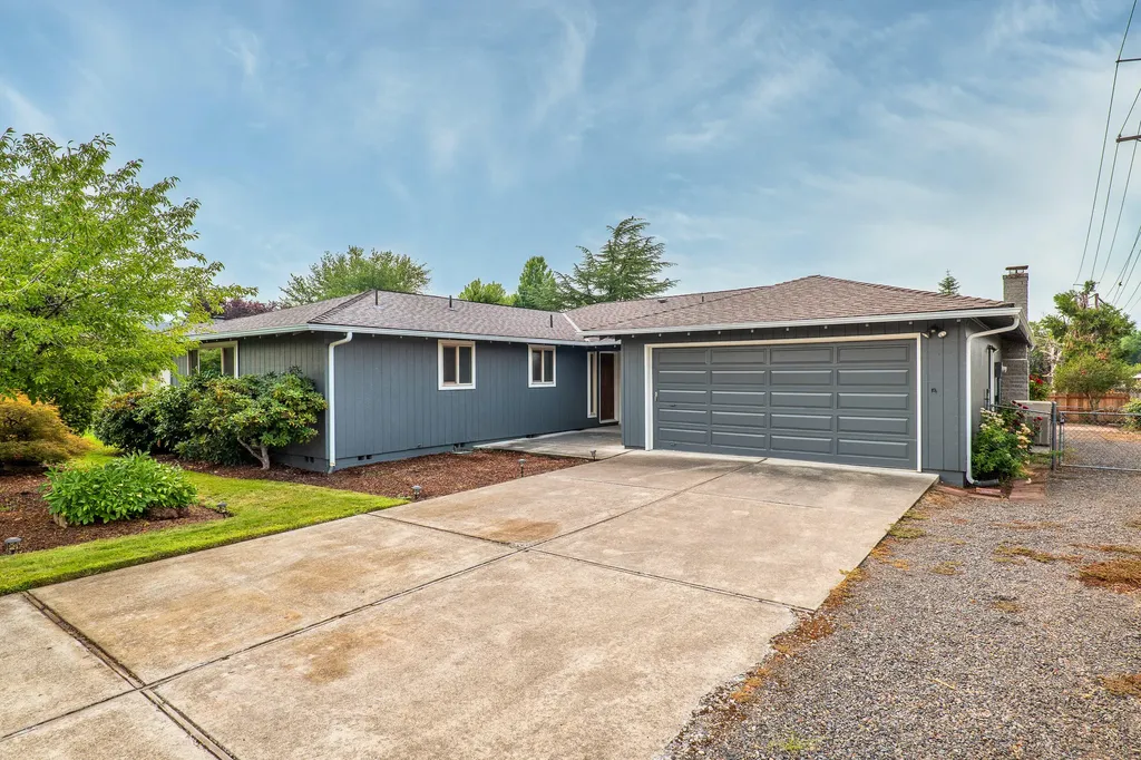 3052 Crystal Mountain Avenue Medford OR 97504
