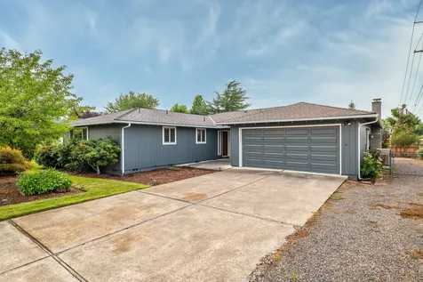 3052 Crystal Mountain Avenue Medford OR 97504