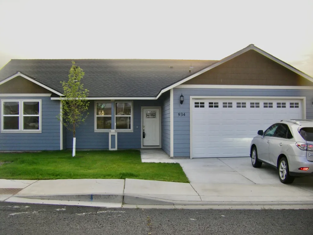 934 SE Maui Lane Madras OR 97741