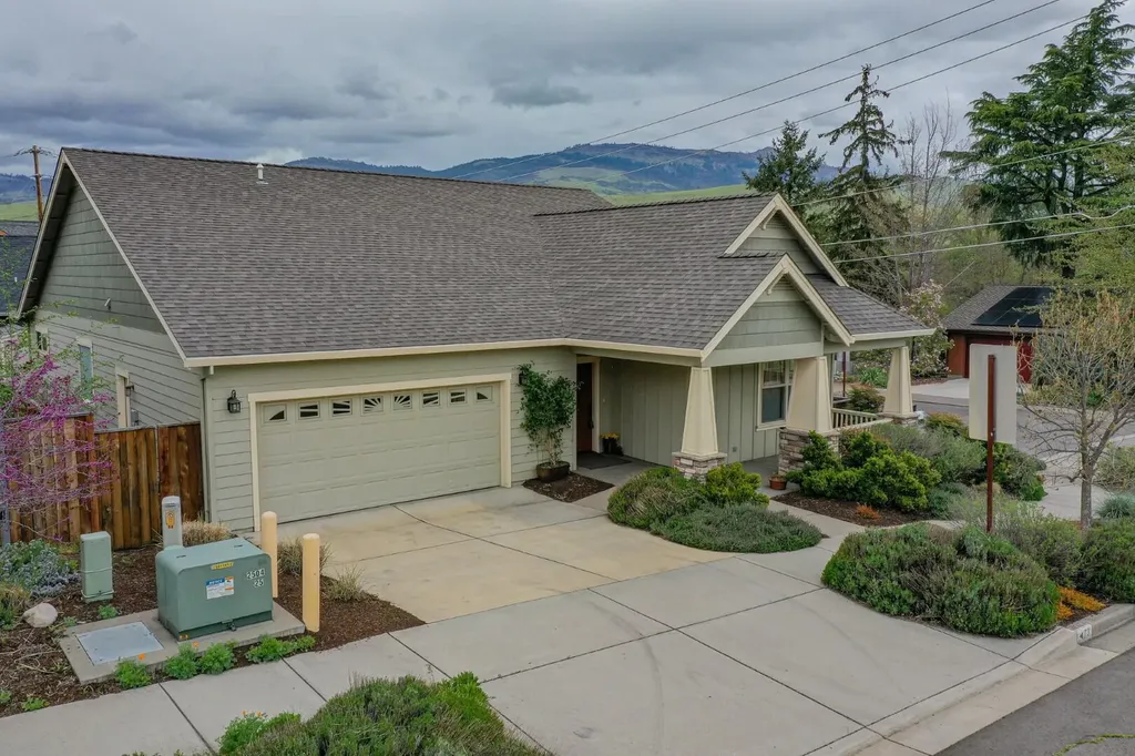 73 Randy Street Ashland OR 97520