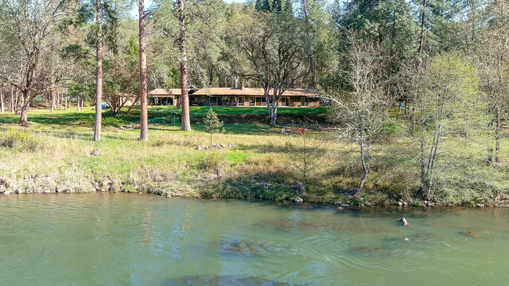 1777 Upper River Road Gold Hill OR 97525