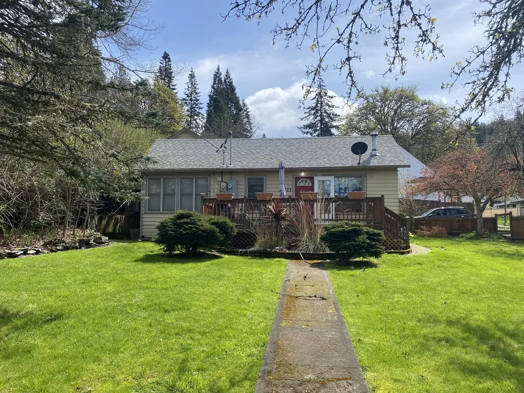 1923 SE Douglas Avenue Roseburg OR 97470