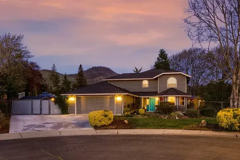 2860 Clairmont Court Medford OR 97504