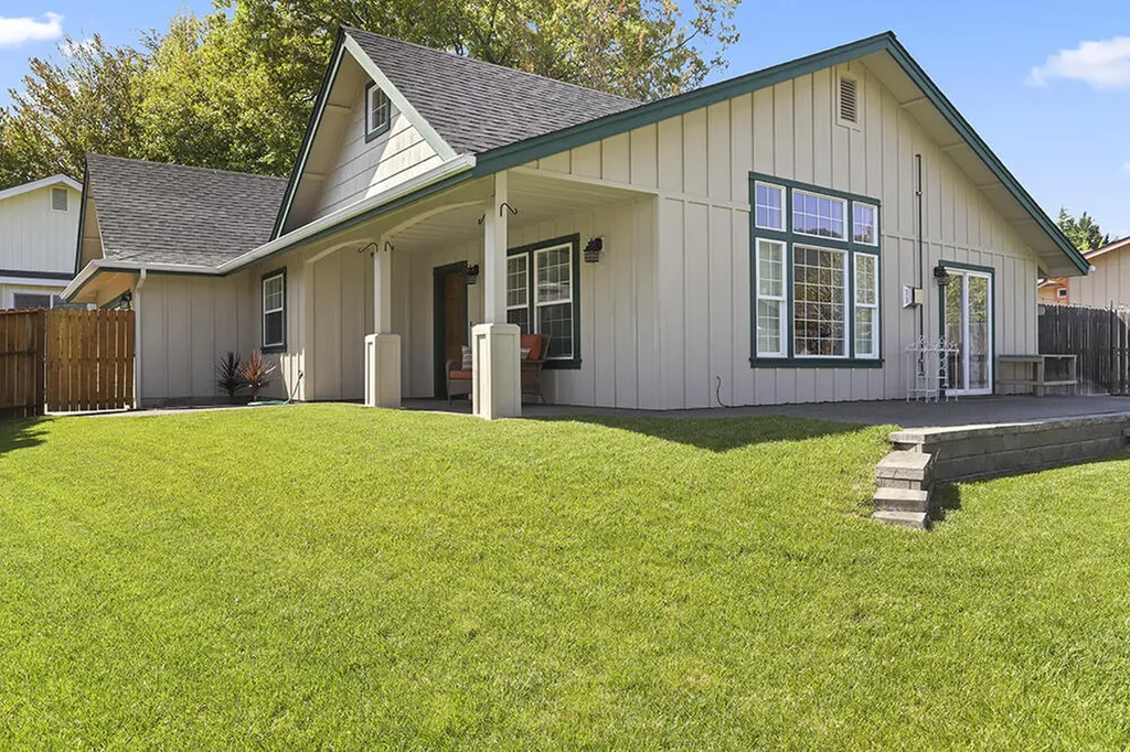 936 NW Donna Drive Grants Pass OR 97526