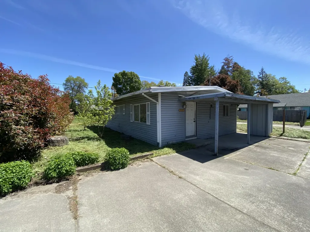 955 SE M Street Grants Pass OR 97526