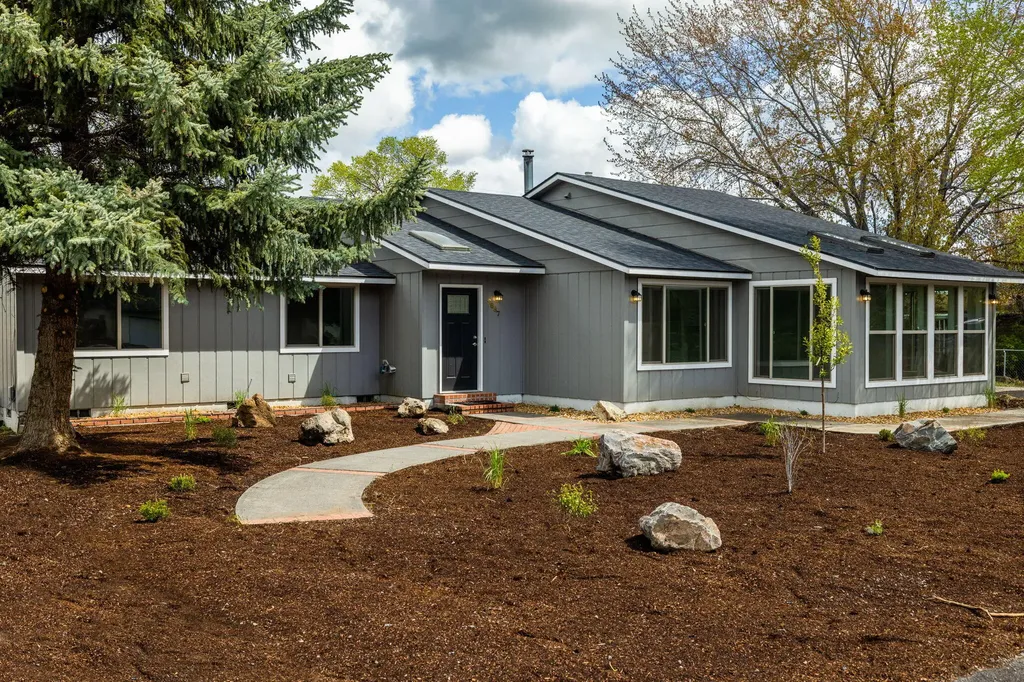 2655 SW Wickiup Avenue Redmond OR 97756
