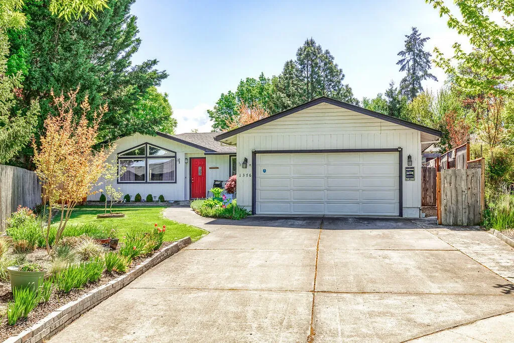 1376 Foxwood Drive Medford OR 97504