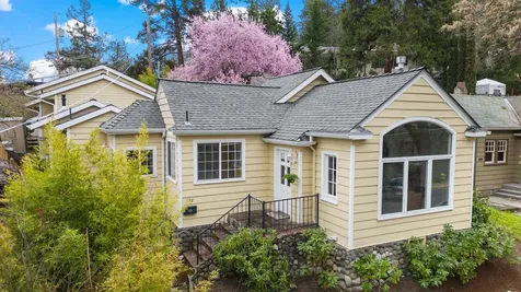 102 S Pioneer Street Ashland OR 97520