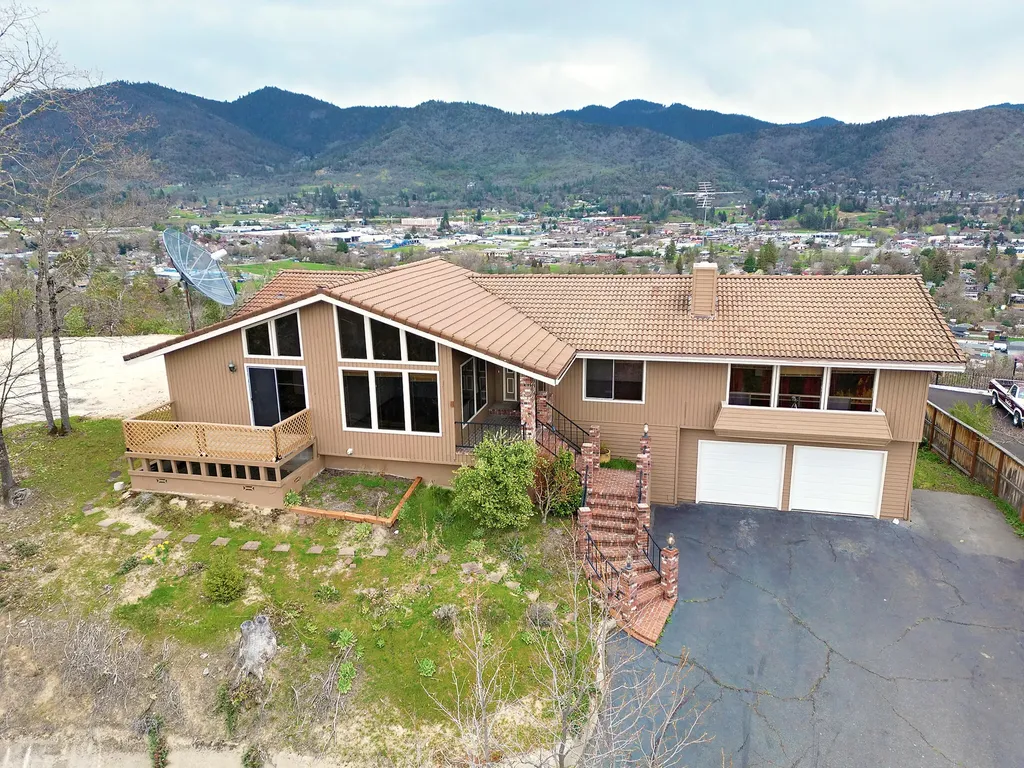 1039 NW Starlite Place Grants Pass OR 97526