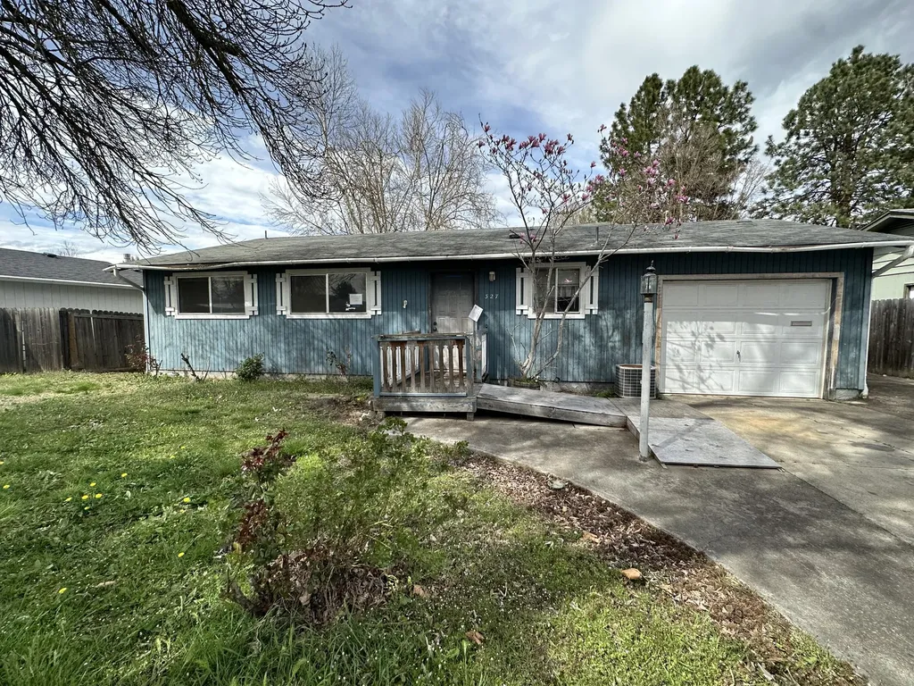 327 Arnwood Street Medford OR 97501