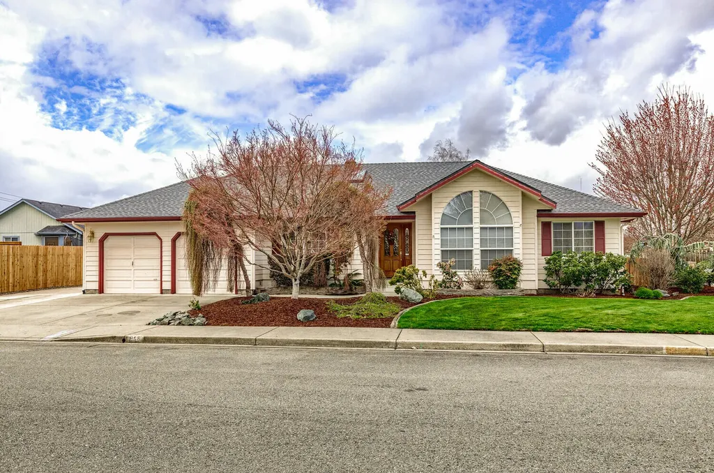 648 SW Leonard Street Grants Pass OR 97526