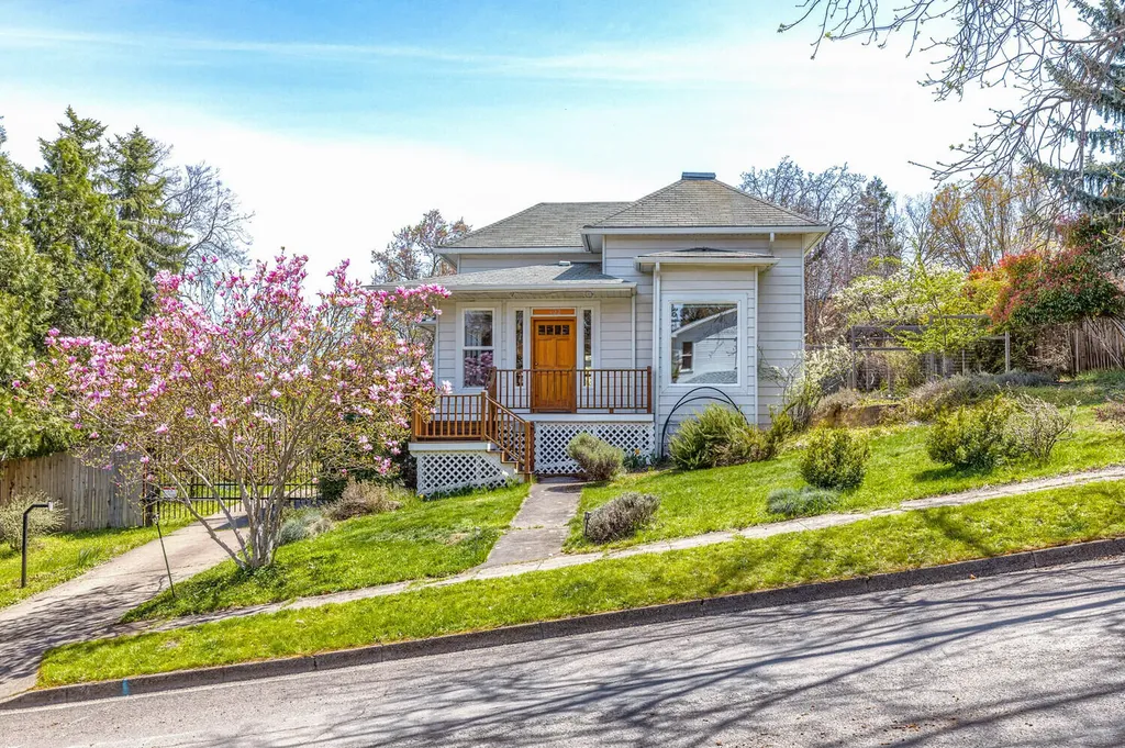 122 S Laurel Street Ashland OR 97520