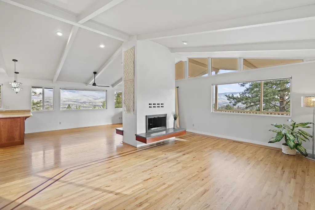 1385 Windsor Street Ashland OR 97520