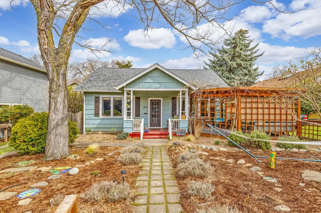 280 Palm Avenue Ashland OR 97520