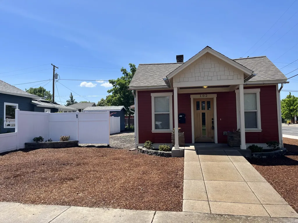 102 Mistletoe Street Medford OR 97501