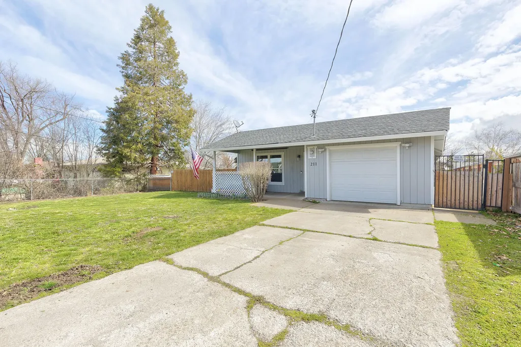211 Clover Lane Medford OR 97501