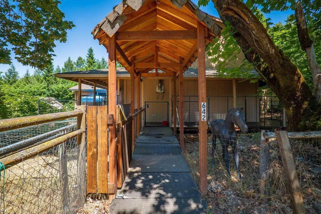 642 Wards Creek Road Rogue River OR 97537