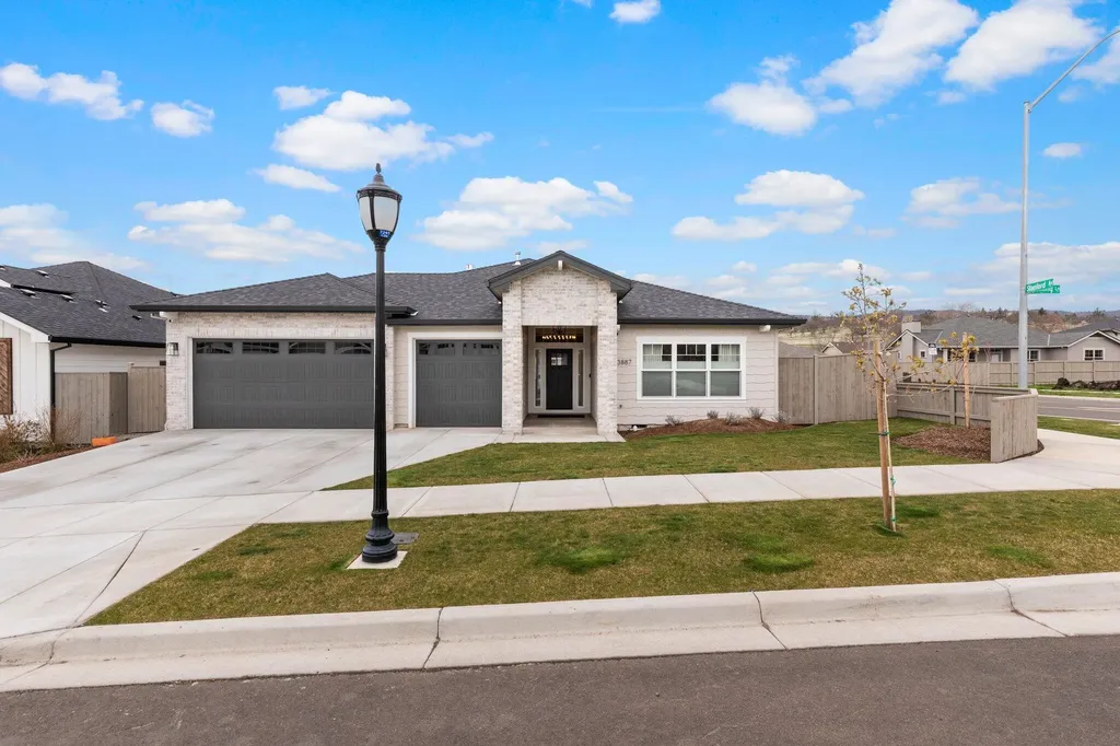 3887 Wyoming Lane Medford OR 97504