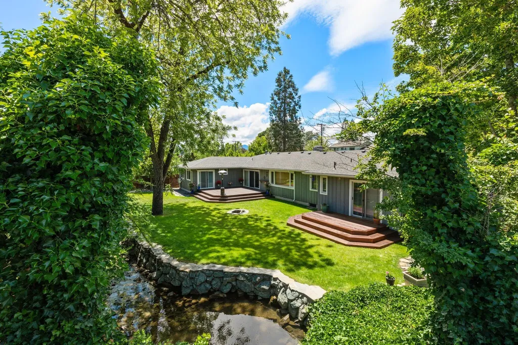 941 NE Croxton Avenue Grants Pass OR 97526