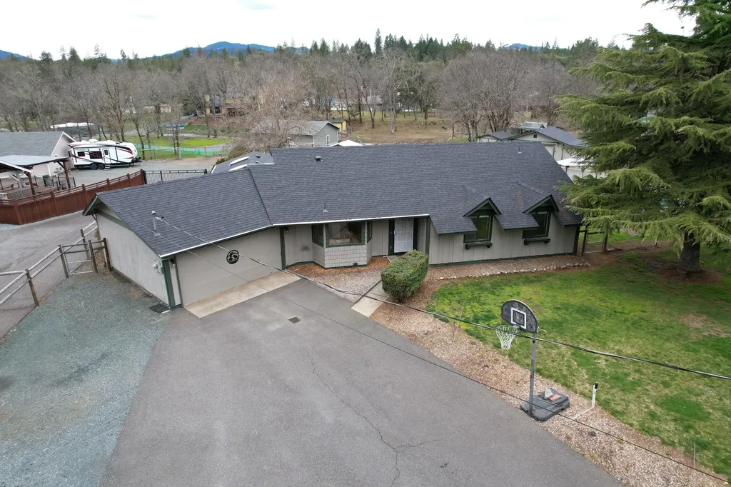 1340 Pleasant Valley Road Merlin OR 97532
