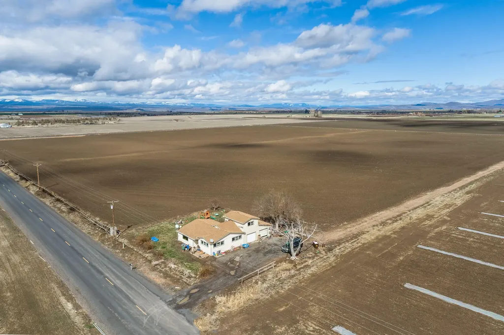 1760 NW Elm Lane Madras OR 97741