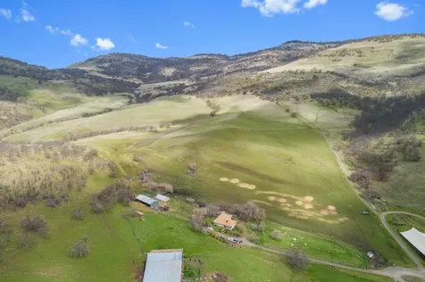 3403 N Valley View Road Ashland OR 97520