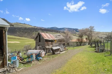 3403 N Valley View Road Ashland OR 97520