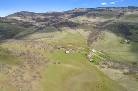 3403 N Valley View Road Ashland OR 97520