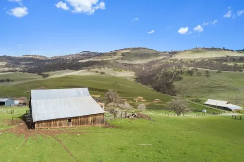 3403 N Valley View Road Ashland OR 97520