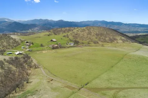 3403 N Valley View Road Ashland OR 97520