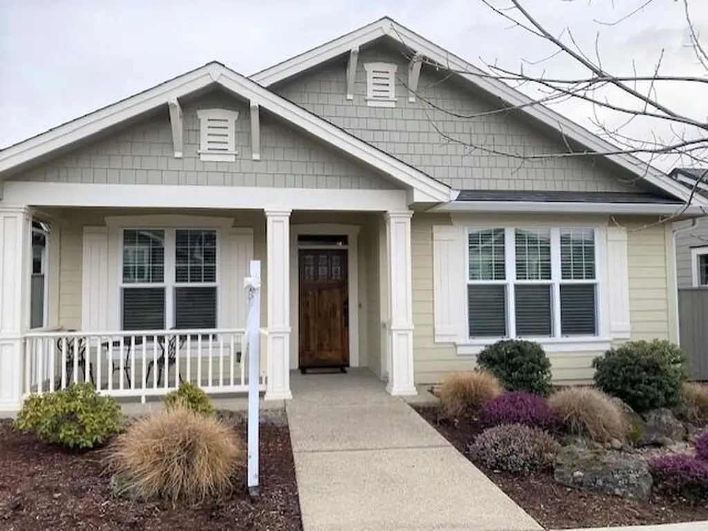 3850 Sunleaf Avenue Medford OR 97504