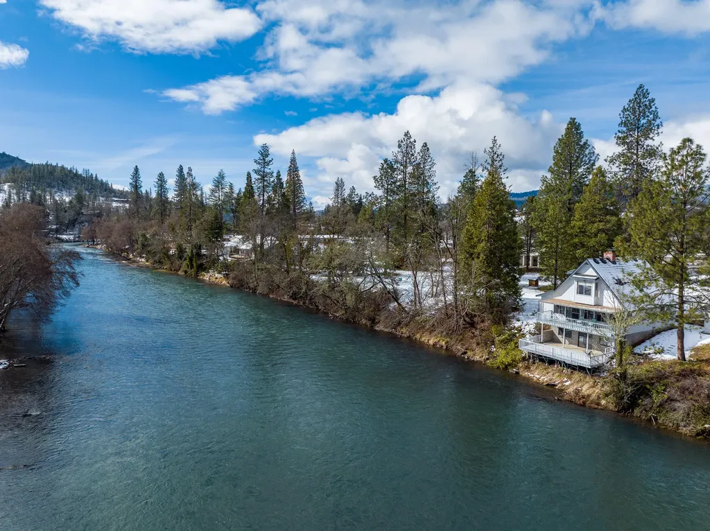 22058 Highway 62 Shady Cove OR 97539