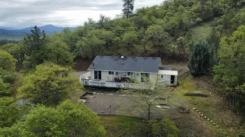 807 Ironwood Drive Eagle Point OR 97524