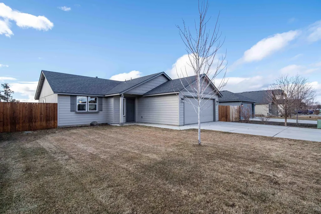 2233 NE 3rd Street Redmond OR 97756