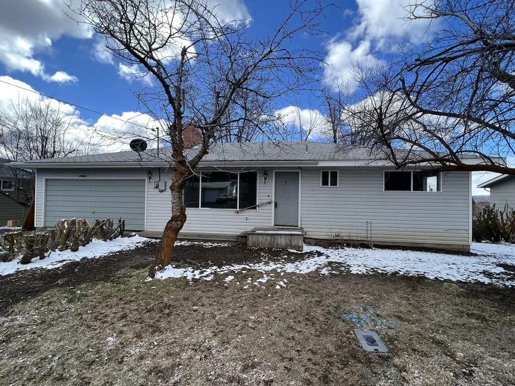 1742 Carlson Drive Klamath Falls OR 97603