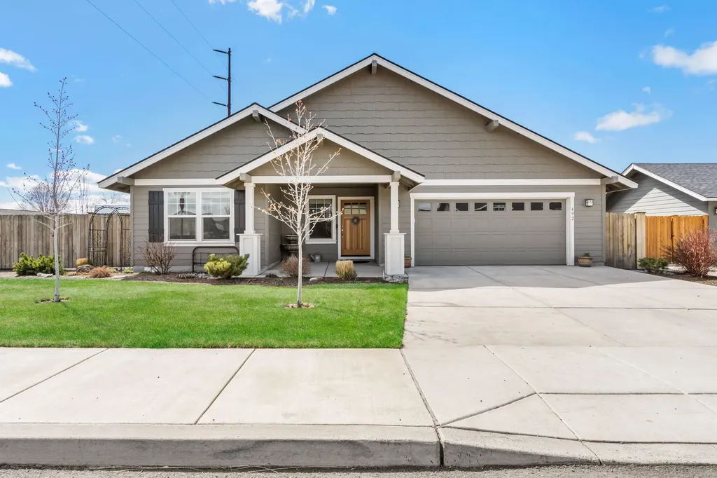 492 NE Oak Avenue Redmond OR 97756