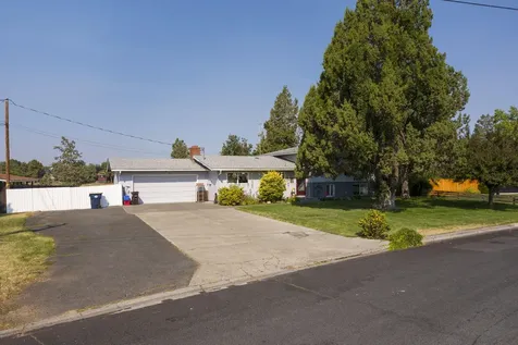 1217 SW Canyon Drive Redmond OR 97756