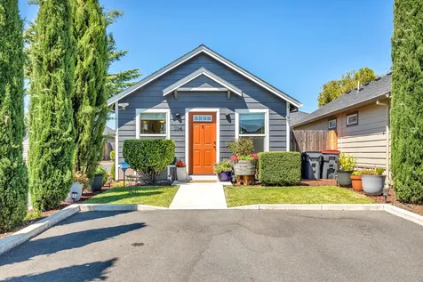 1114 Peachwood Court Medford OR 97501